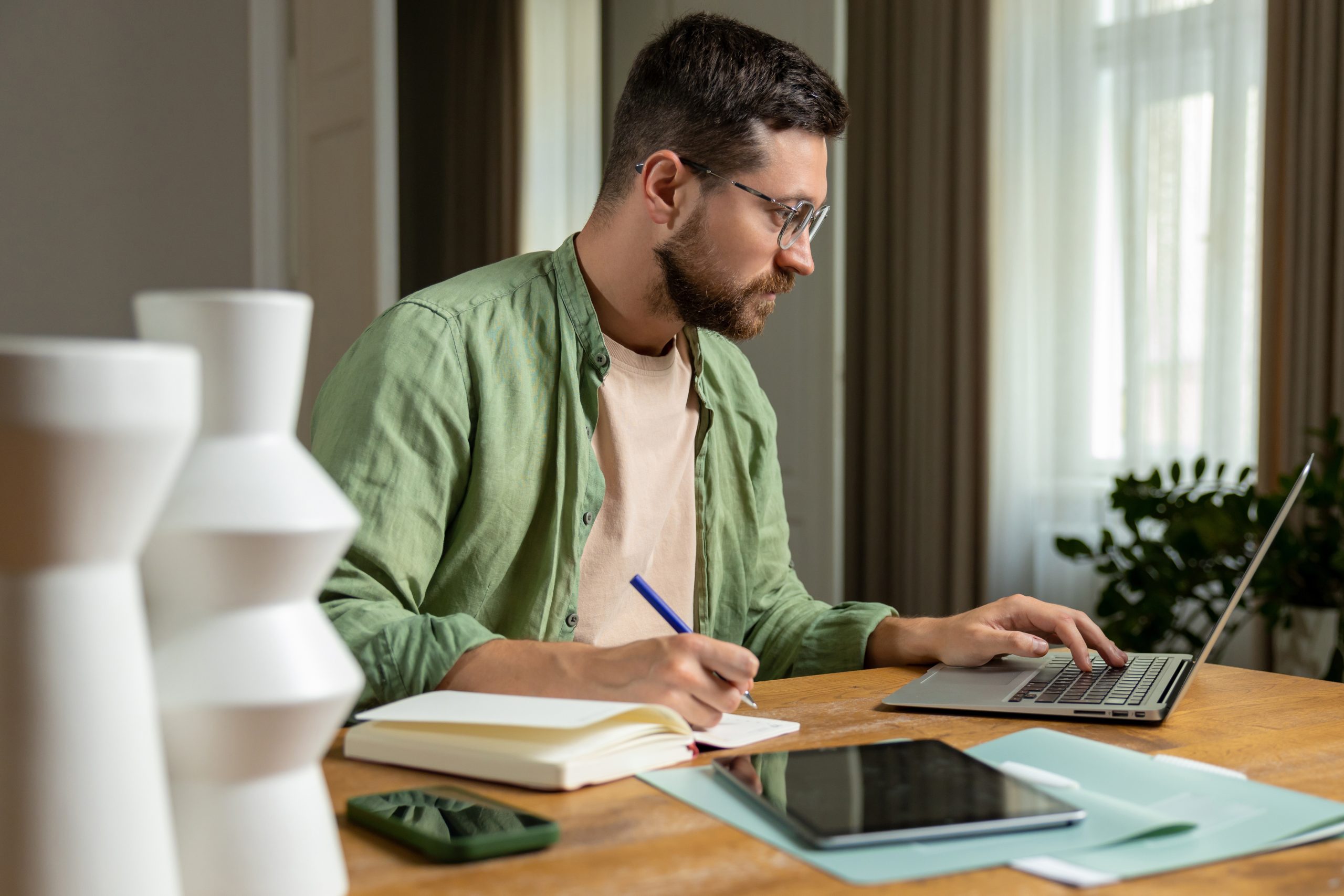 Read more about the article Pros and Cons of Personal Loans: What You Need to Know Before You Borrow